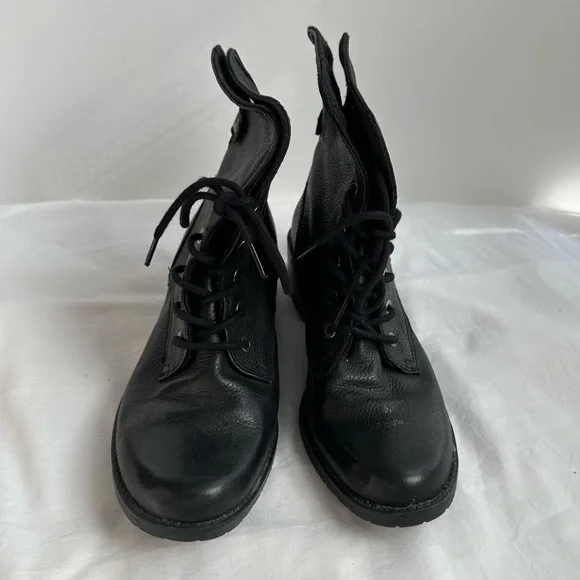 AK Anne Klein like new Black Boots - Picture 11 of 11
